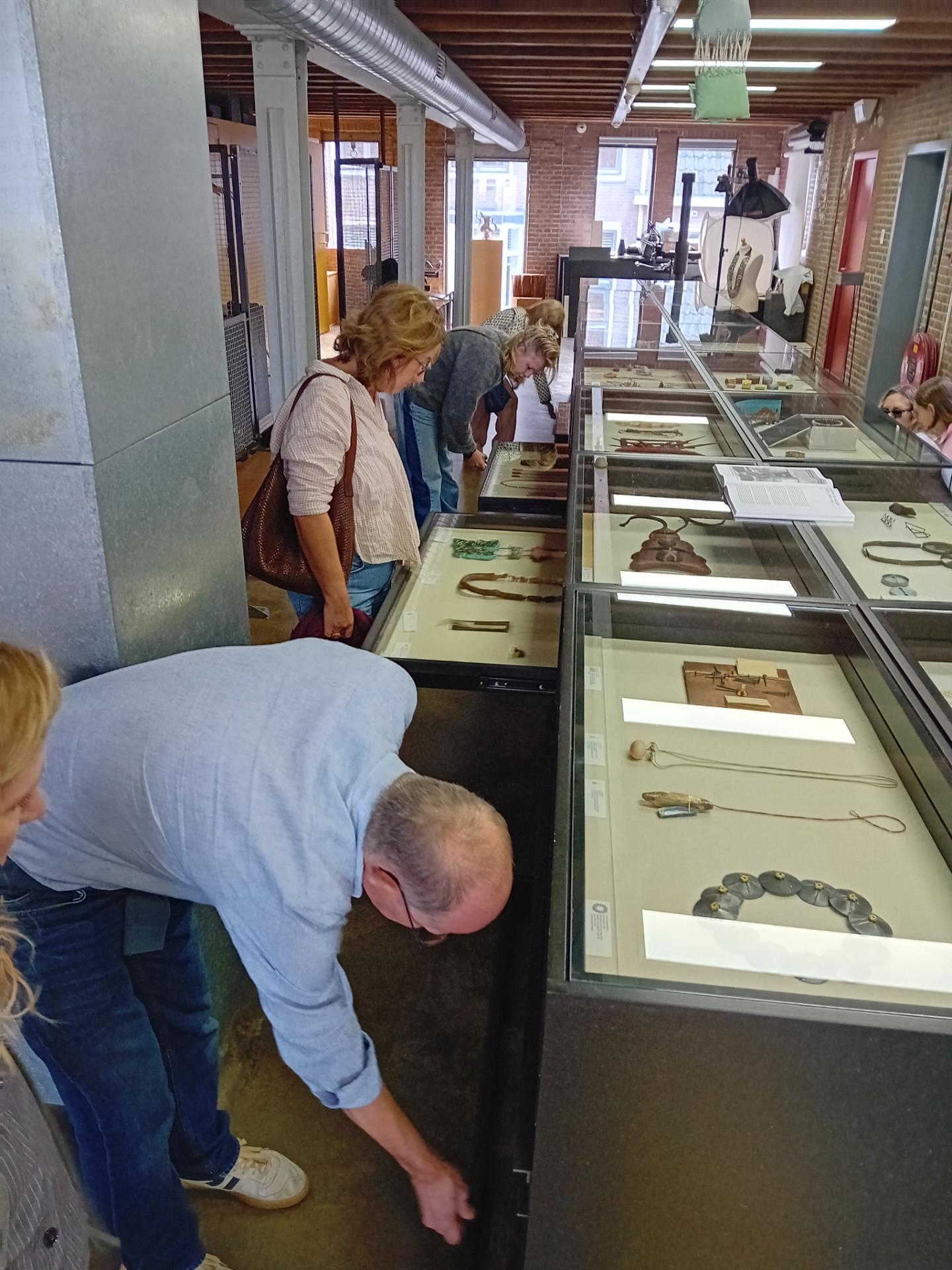 Hedendaagse sieraden gepresenteerd in Galerie Marzee